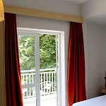 Savoy Hotell 2*